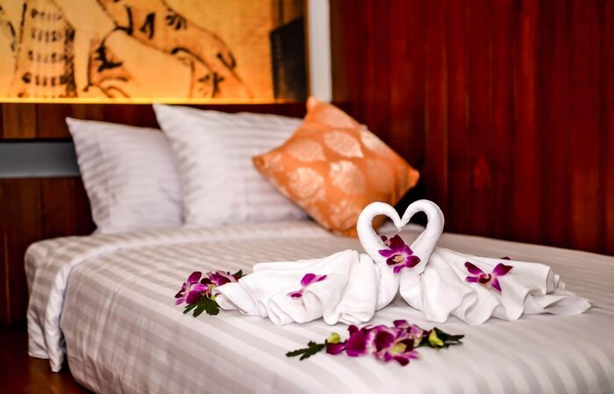 Lap Roi Karon Beachfront By Shanaya Dış mekan fotoğraf