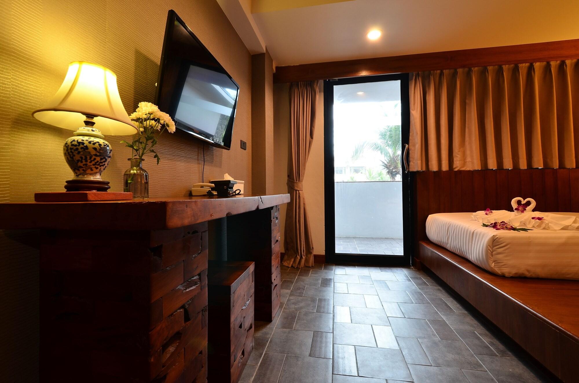 Lap Roi Karon Beachfront By Shanaya Dış mekan fotoğraf
